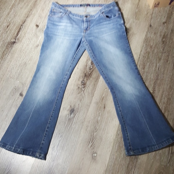 American Eagle Outfitters Denim - AMERICAN EAGLE Outiftters Jeans